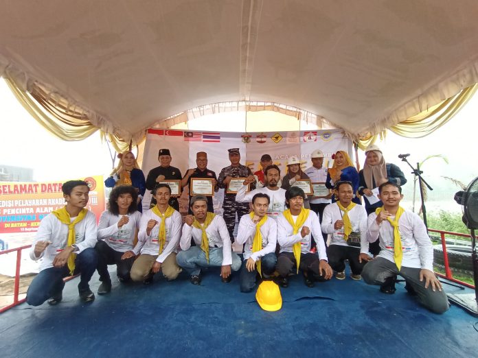 BPW KKSS Kepri bersama BPD KKSS Batam dan IKA UNHAS sambut kedatangan Tim Ekspedisi Pelayaran Akademisi (EPA) III Korpala Unhas di Batam, Kamis, (11/9/2025). (Istimewa)