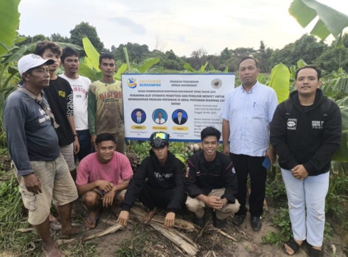 Tim dosen dan mahasiswa dari UNRIKA berhasil mengembangkan alat pendeteksi dan pengusir monyet otomatis yang inovatif. (Istimewa)