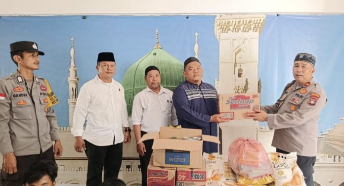 Kapolsek Bengkong, Iptu Yuli Endra mengunjungi Panti Asuhan Yayasan Karya Mas Bangsa di Bengkong, Senin (8/9/2025). (Istimewa)