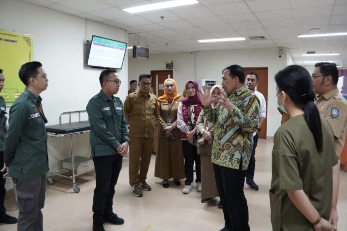 Ketua Ombudsman RI, Mokhammad Najih memantau pelayanan publik bersama Anggota Ombudsman RI, Jemsly Hutabarat dan tim dari Perwakilan Ombudsman RI Provinsi Kepulauan Riau (Kepri), Selasa (16/09/2025). (Istimewa)