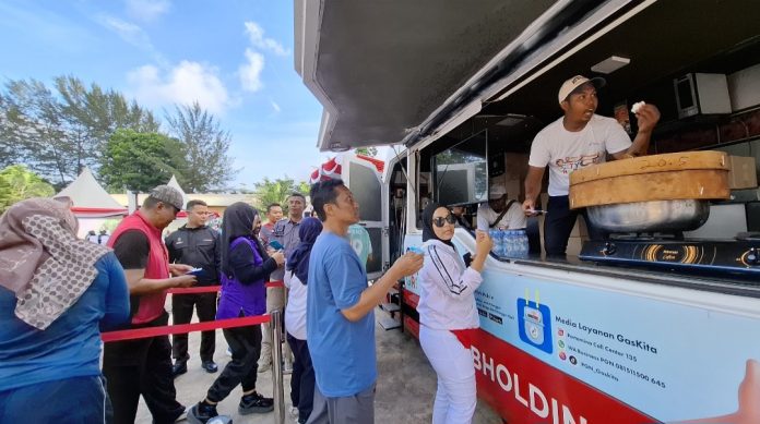 Food truck berbahan bakar Compressed Natural Gas (CNG) milik PGN menjadi magnet utama dalam gelaran City Gas Tour 2025 di Harbourbay, Kota Batam, Provinsi Kepri. (uly)