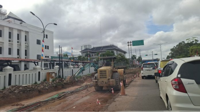 Wali Kota Batam, Amsakar Achmad mengatakan anggaran yang dipergunakan untuk memperbaiki Jalan Raja Isa sebanyak Rp 26 Miliar. (uly)