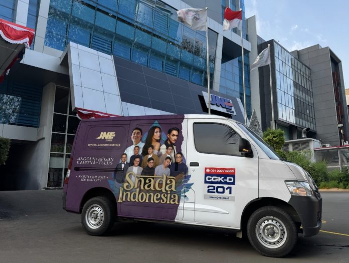 JNE menjadi Official Logistics Partner untuk konser musik Snada Indonesia, memadukan budaya modern dan tradisi dalam satu panggung spektakuler. (Istimewa)