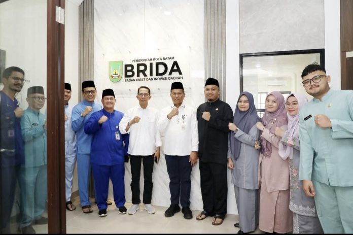 Wali Kota Batam, Amsakar Achmad menghadiri syukuran penempatan kantor BPBD dan Brida Kota Batam yang berlokasi di Orchad Park Blok D3 Batam Centre, Jumat (3/10/2025). (Diskominfo Kota Batam)