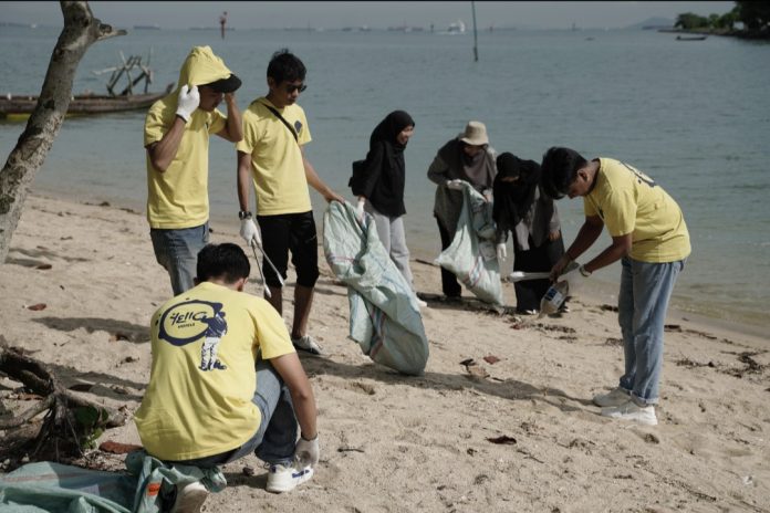 Ascott Region Batam gelar bersih pantai yang diselenggarakan oleh World Cleanup Day Batam di Pantai Bahagia, Batu Besar. (Istimewa)