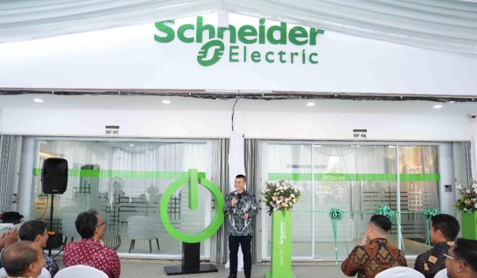 Schneider Electric, perusahaan global di bidang manajemen energi dan otomasi, resmi membuka Service Hub di Komplek Mega Techno City, Kelurahan Batu Besar, Kecamatan Nongsa, Kota Batam, Provinsi Kepulauan Riau (Kepri), Rabu (29/10/2025). (Istimewa)