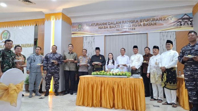 Wali Kota Batam, Amsakar Achmad, menilai sinergi Pemko dan DPRD Batam menjadi faktor utama menjaga stabilitas dan mempercepat pembangunan. (uly)