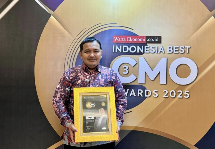 Menjelang perayaan ulang tahun JNE ke-35 pada 26 November 2025, Eri Palgunadi, SVP Marketing Group Head JNE, dinobatkan sebagai Best Chief Marketing Officer (CMO) Award 2025 Expanding Market Presence through Customer-Centric and Value-Based Strategies untuk kategori Logistics & Courier dari Warta Ekonomi. (Istimewa)