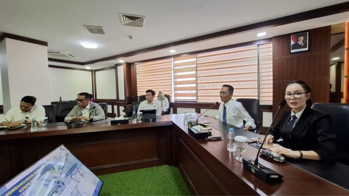 Kepala BP Batam, Amsakar Achmad, menegaskan sikap tegas terhadap proyek pembangunan yang tidak memiliki izin lengkap. (uly)