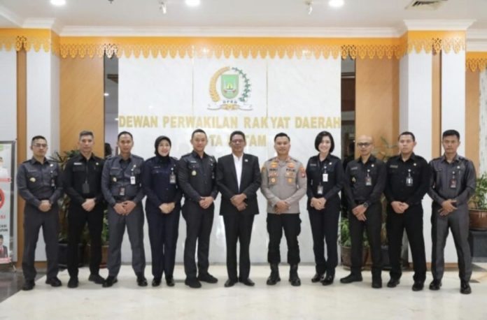 Ketua DPRD Kota Batam, Muhammad Kamaluddin, menerima kunjungan Peserta Didik Sespimen Polri Dikreg ke-65 dalam rangka KKP, Senin (10/11/2025). (Istimewa)