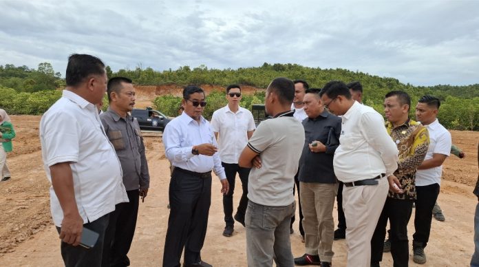 Komisi I DPRD Kota Batam sidak di Kampung Setengah, Kelurahan Tanjung Piayu, Kecamatan Sei Beduk, Rabu (12/11/2025). (uly)