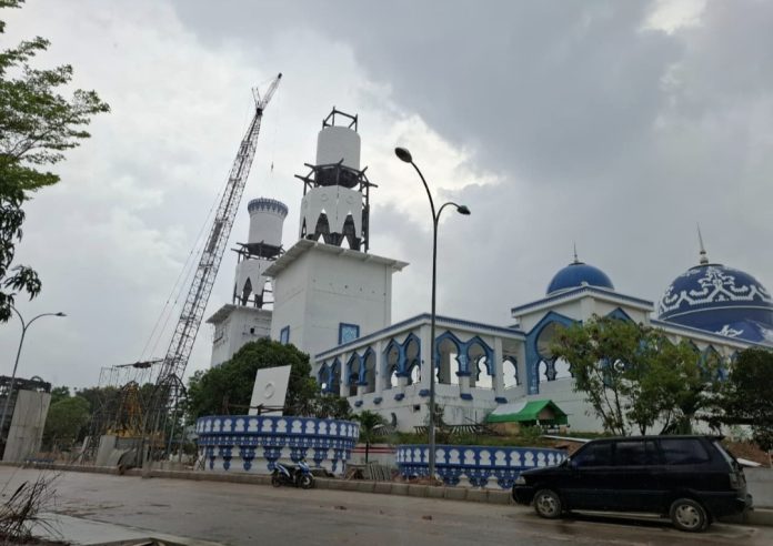 DCKTR Kota Batam menargetkan seluruh pekerjaan revitalisasi Masjid Agung Batam yang dialokasikan untuk tahun anggaran 2025 dapat rampung pada Desember mendatang. (uly)