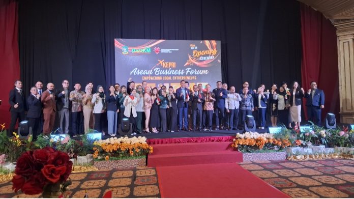 DKUM Kepri gelar Kepri ASEAN Business Forum dengan tema “Empowering Local Entrepreneurs” di Hotel Harmoni One, Senin (17/11/2025). (uly)