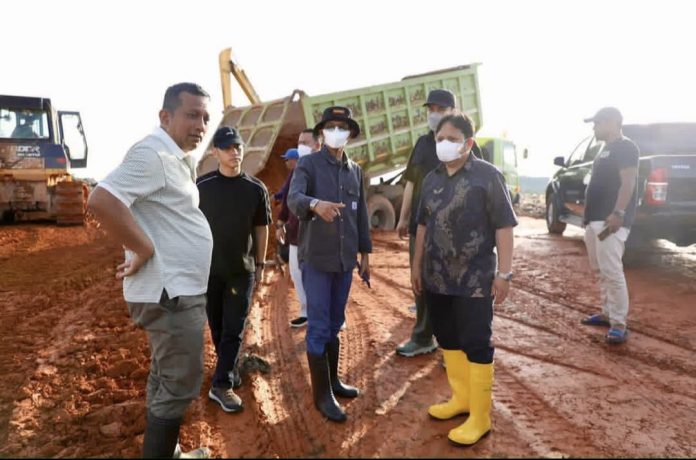 Wali Kota Batam, Amsakar Achmad memastikan progres penyelesaian Zona A TPA Punggur dapat difungsikan mengurangi kemacetan distribusi sampah. (Diskominfo Kota Batam)