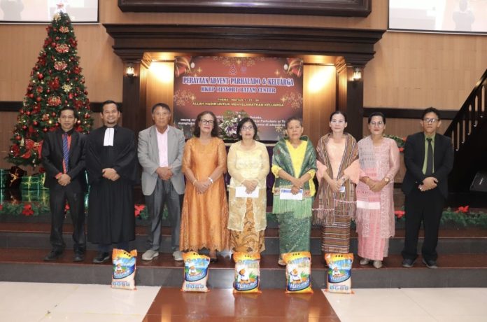 Perayaan Advent yang digelar Parhalado HKBP Resort Batam Center sebagai langkah awal menyambut kelahiran Yesus Kristus berlangsung meriah, Sabtu (29/11/2025) di Gereja HKBP Resort Batam Center, kawasan Legenda Melaka, Batam. (Istimewa)