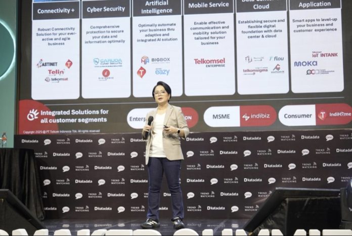 *Keterangan Foto:* Direktur Enterprise & Business Service Telkom, Veranita Yosephine, dalam Trend Maker Summit 2025, Jimbaran (27/11). (Istimewa)