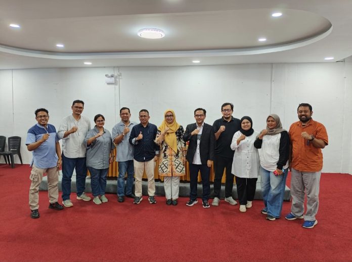 Forum Jurnalis Pariwisata (FJP) Kepri resmi dikukuhkan dalam sebuah acara sederhana di Restoran Ocean Seafood, Batam Center, Kota Batam, Provinsi Kepri, Jumat (5/12/2025). (Istimewa)
