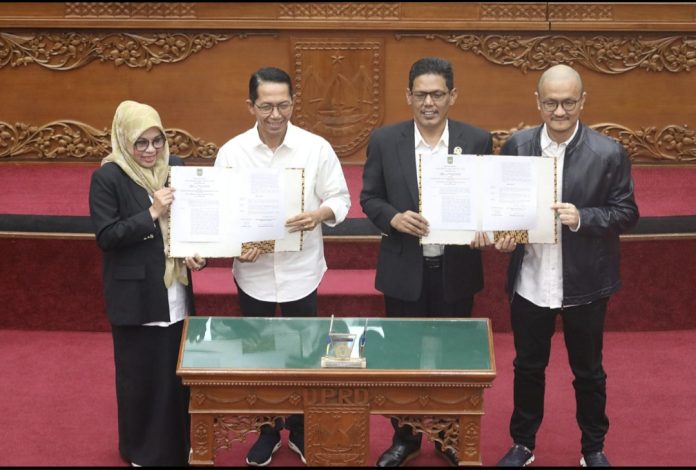 DPRD Batam gelar Rapat Paripurna agenda penyampaian Laporan Pansus Rancangan Peraturan Daerah tentang Penyelenggaraan KLA sekaligus pengambilan keputusan, Senin (15/12/2025). (Setwan DPRD Batam)