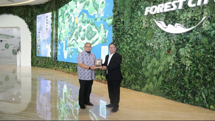 Delegasi BP Batam yang dipimpin Anggota/Deputi Bidang Investasi dan Pengusahaan BP Batam, Fary Francis mengunjungi Johor Bahru, Malaysia, Rabu (10/12/2025). (Humas BP Batam)