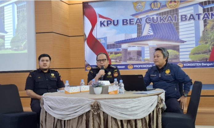 Kepala Bidang Bimbingan Kepatuhan dan Layanan Informasi Bea Cukai Batam, Evi Octavia, mengatakan balpres yang sebelumnya lebih banyak diselundupkan melalui jalur laut, kini mulai dibawa sebagai barang bawaan penumpang. (uly)