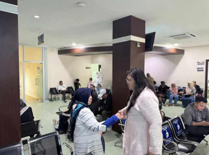 Anggota/Deputi Bidang Pelayanan Umum BP Batam, Ariastuty Sirait meninjau kesiapan unit pelayanan jelang Puncak Perayaan Natal dan Tahun Baru. (Humas BP Batam)