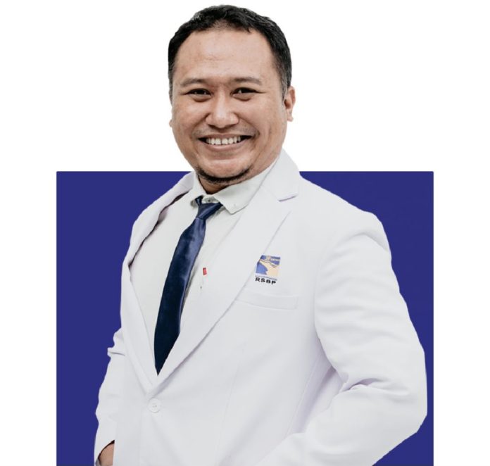Dokter Spesialis Ortopedi RSBP Batam, dr Adi Surya Dharma, Sp.OT, ditugaskan sebagai relawan medis penanggulangan bencana di Aceh, Sumut dan Sumbar 15-24 Desember 2025. (Humas BP Batam)