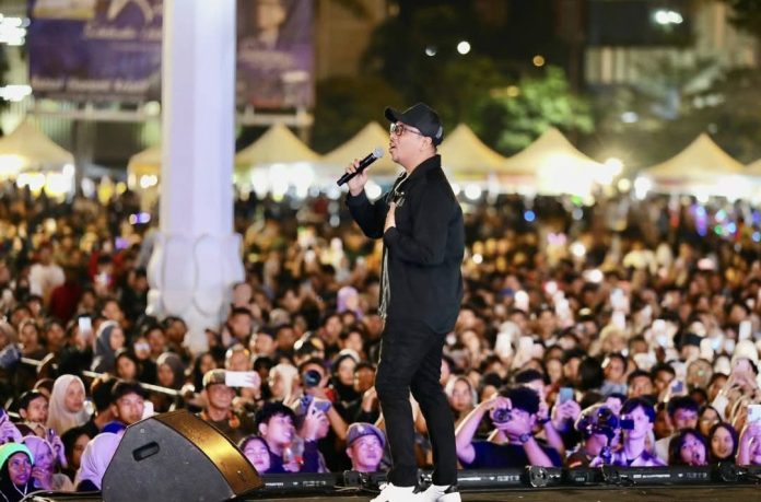 Meski tanpa kembang api, perayaan Kunduri Akhir Tahun di Dataran Engku Putri, Batamcentre, berlangsung meriah sekaligus sarat kepedulian. (Diskominfo Kota Batam)