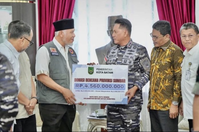 Pemko Batam salurkan bantuan kemanusiaan bagi masyarakat terdampak bencana alam di Provinsi Sumbar sebesar Rp 4,5 Miliar. (Humas Pemko Batam)