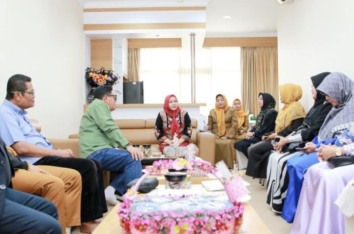 Usai terpilih sebagai Ketua Umum LASQI Kota Batam, Erlita Amsakar menyusun dan memperkuat struktur kepengurusan organisasi. (Diskominfo Batam)