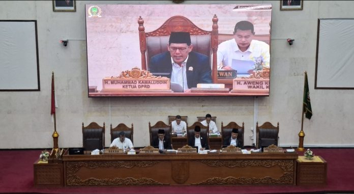 DPRD Kota Batam secara resmi menyetujui PAW pimpinan DPRD sisa masa jabatan 2024–2029 dalam rapat paripurna, Rabu (14/1/2026). (uly)