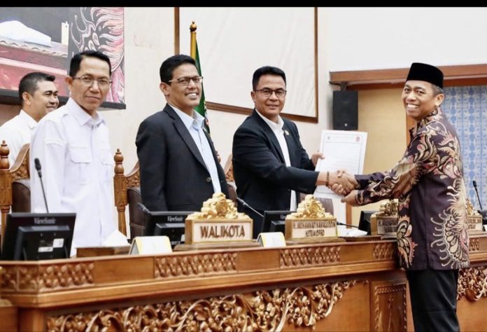 Rapat Paripurna DPRD Batam yang digelar di Ruang Sidang Utama DPRD Batam, Jalan Engku Putri, Kelurahan Teluk Tering, Kecamatan Batam Kota, Rabu (21/1/2026). (Istimewa)