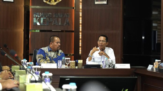 Kepala BP Batam Amsakar Achmad menerima kunjungan kerja Bupati Batu Bara Baharuddin Siagian pada Rabu (21/1/2026). (Humas BP Batam)