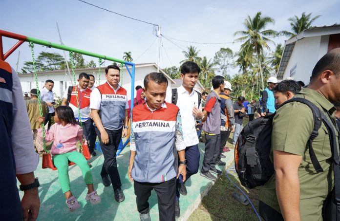 Pertamina terus mendukung pemulihan masyarakat terdampak bencana melalui kehadiran langsung di Huntara Ketapiang, Kabupaten Padang Pariaman. (Istimewa)