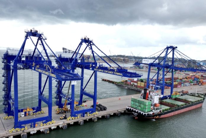Kepala BP Batam, Amsakar Achmad menegaskan bahwa kinerja sektor kepelabuhanan memiliki peran strategis dalam mendukung pertumbuhan ekonomi dan kepercayaan investor (Humas BP Batam)