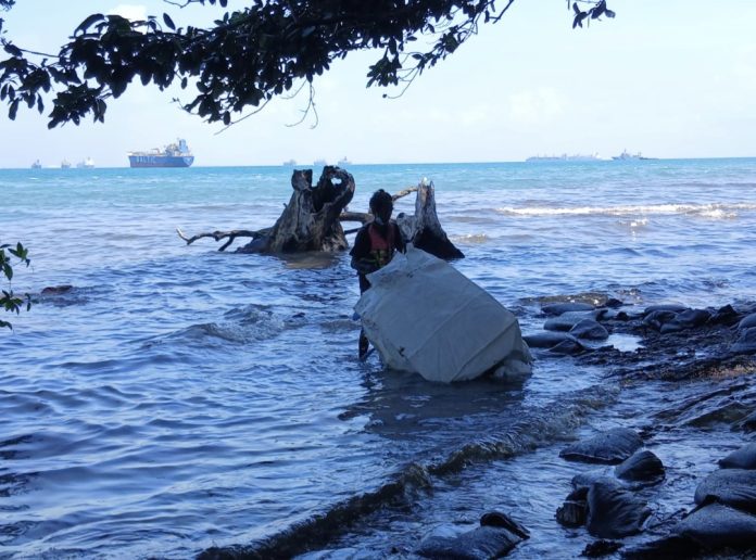 Komisi III DPRD Kota Batam segera RDPU terkait dugaan pencemaran limbah B3 dari kapal LCT Mutiara Garlib Samudera yang karam di Pantai Dangas. (Istimewa)