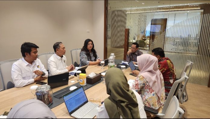 Manajemen RSBP Batam bersama Anggota/Deputi Bidang Pelayanan Umum BP Batam melakukan audiensi dengan Wakil Menteri Kesehatan RI, dr. Benyamin Paulus Octavianus, Sp.P, FISR, di Jakarta. (Humas BP Batam)