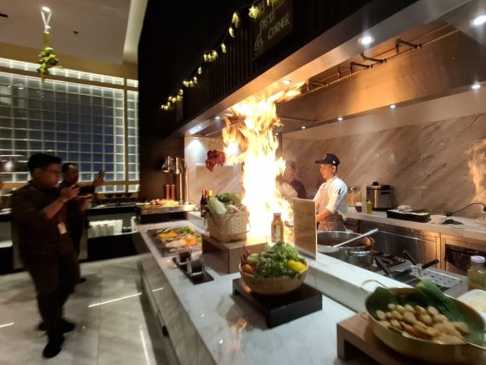 Grand Mercure Batam Centre untuk pertama kalinya menghadirkan pengalaman berbuka puasa bertajuk “Ruang Rasa Ramadan”. (uly)