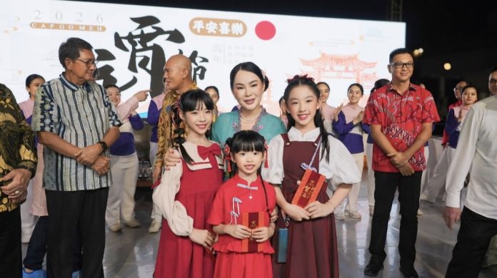 Wakil Kepala BP Batam/Wakil Walikota Batam, Li Claudia Chandra hadiri puncak perayaan Festival Cap Go Meh 2026 di Maha Vihara Duta Maitreya. (Istimewa)