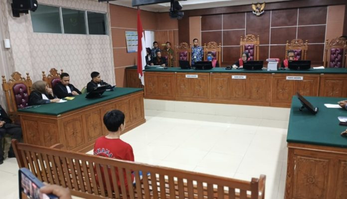 Vonis terhadap terdakwa Fandi Ramadhan kasus dugaan penyelundupan narkotika jenis sabu seberat 1,9 ton di Batam dijatuhi hukuman 5 tahun penjara sebelumnya hukuman mati. (Istimewa)