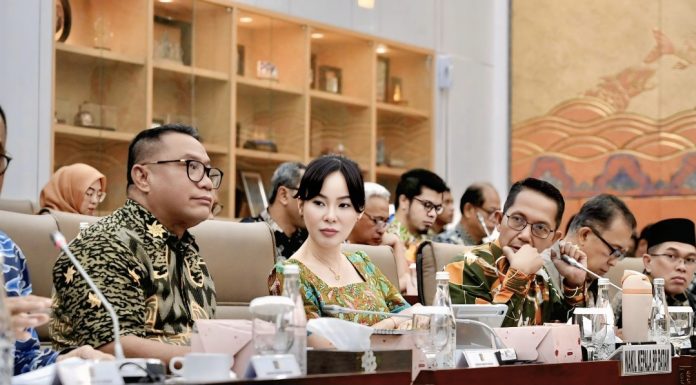 Keterangan foto (dari kiri ke kanan) : Anggota/Deputi Bidang Investasi dan Pengusahaan BP Batam, Wakil Kepala BP Batam dan Kepala BP Batam. (Humas BP Batam)