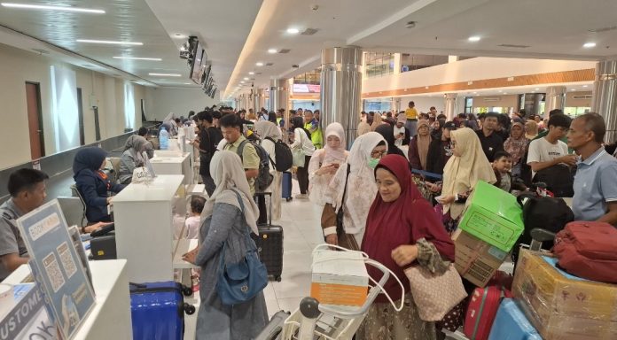 Pergerakan penumpang di Bandara Internasional Hang Nadim Batam terus menunjukkan tren positif saat angkutan Lebaran 2026. (uly)