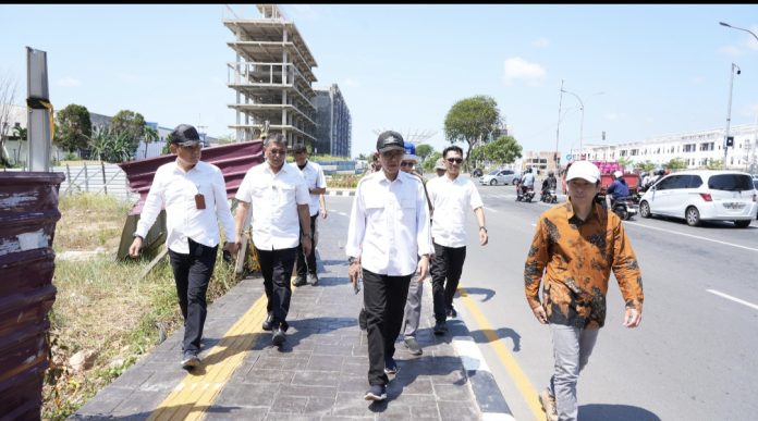 Mengawali hari pertama kerja usai libur bersama Idulfitri 1447 H, Kepala BP Batam/Wali Kota Batam, Amsakar Achmad meninjauan berbagai proyek pembangunan, Rabu (25/3/2026). (Humas BP Batam)