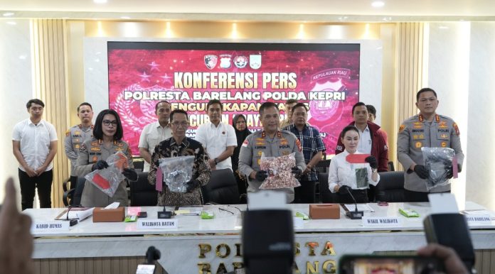 Kepala BP Batam/Wali Kota Batam, Amsakar Achmad mengapresiasi jajaran Polda Kepri atas keberhasilan mengungkap kasus pencurian fasilitas umum. (Humas BP Batam)