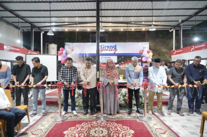 PT Pertamina Regional Sumbagut melalui Fuel Terminal (FT) Krueng Raya meresmikan Foodcourt UMKM Desa Meunasah Mon, Jumat (3/4/2026) (Istimewa)