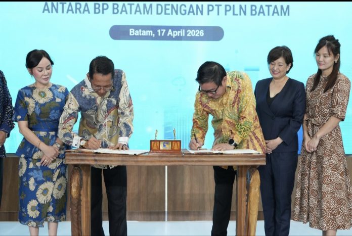 Penandatanganan serangkaian perjanjian kerja sama strategis bersama PT PLN Batam dan PT DayOne, Jumat (17/4/2026) di Balairung Sari BP Batam. (Humas BP Batam)