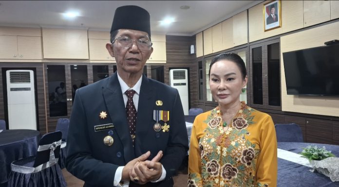 Wali Kota Batam, Amsakar Achmad menanggapi kenaikan BBM yang berdampak pada melonjaknya tarif logistik di Kota Batam, Provinsi Kepri. (uly)