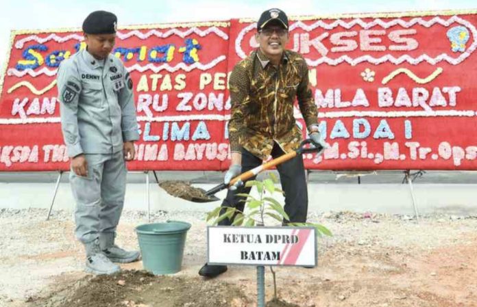 Ketua DPRD Kota Batam, Muhammad Kamaluddin hadiri peresmian Kantor Zona Bakamla Barat di Jalan Trans Barelang kawasan Jembatan IV Pulau Setokok, Kecamatan Bulang, Kamis (23/4/2026). (Setwan DPRD Batam)