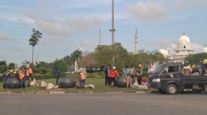 Wakil Wali Kota Batam sekaligus Wakil Kepala BP Batam, Li Claudia Chandra, menjelaskan bahwa penggunaan pot dipilih agar penataan taman kota lebih rapi dan mudah disesuaikan. (uly)