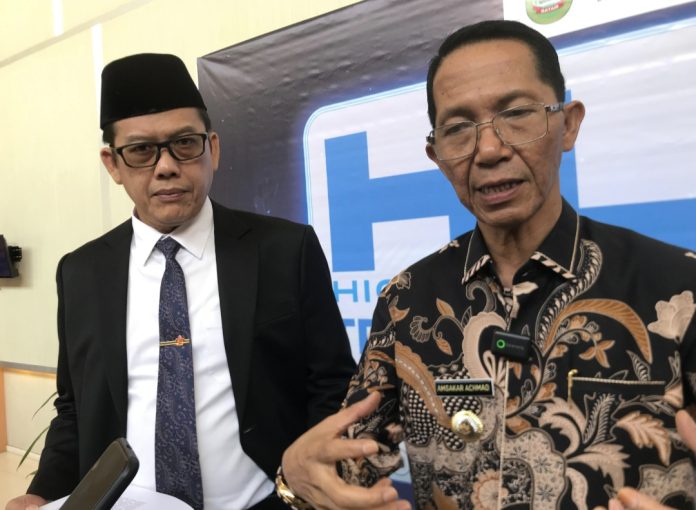 Pada ajang Apresiasi Pemerintah Daerah Berprestasi 2026 yang diselenggarakan oleh Kemendagri, Batam raih penghargaan kategori penurunan kemiskinan dan stunting. (uly)
