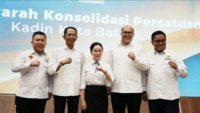 Kepala BP Batam, Amsakar Achmad apresiasi terselenggaranya Musyawarah Konsolidasi Persatuan Kadin Batam di Balairungsari, Gedung Bida Utama BP Batam, Batam Centre, Kamis (30/4/2026). (Humas BP Batam)
